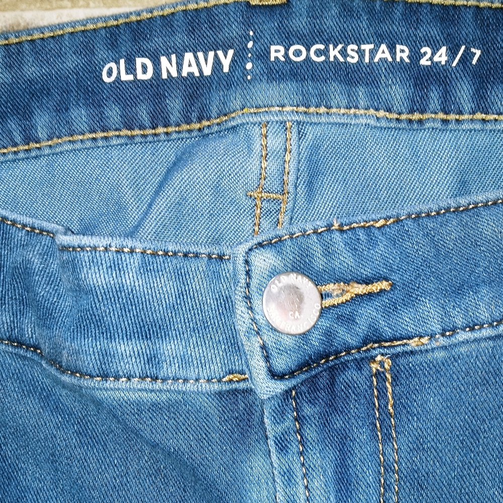 Old Navy Rockstar Skinny Jeans - Picture 3 of 6